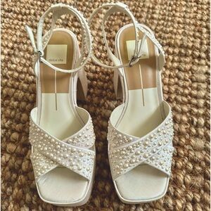 Dolce Vita Wessi Platform Heel in Vanilla Pearl Size 8